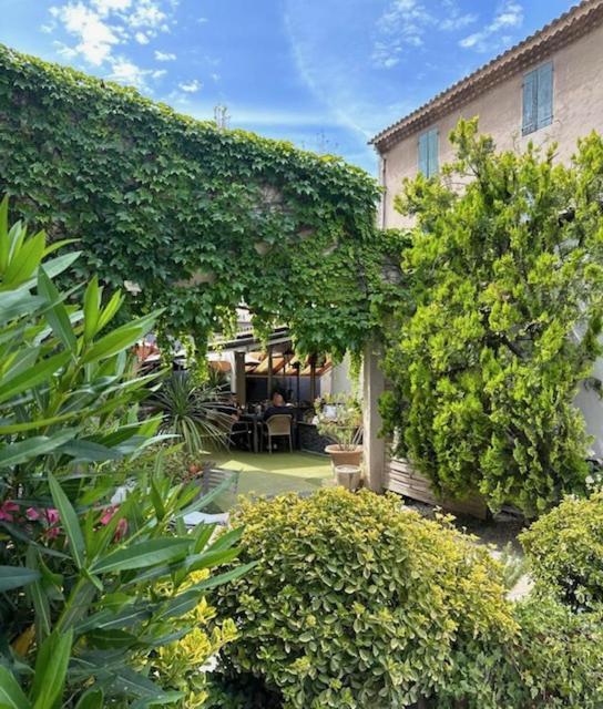 Logis Hotel La Feniere La Bouilladisse المظهر الخارجي الصورة